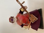 Traditionell gekleidete  Dekofigur - Musiker - rot / dunkel rot 36 cm