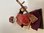 Traditionell gekleidete Dekofigur - Musiker - rot / dunkel rot 36 cm
